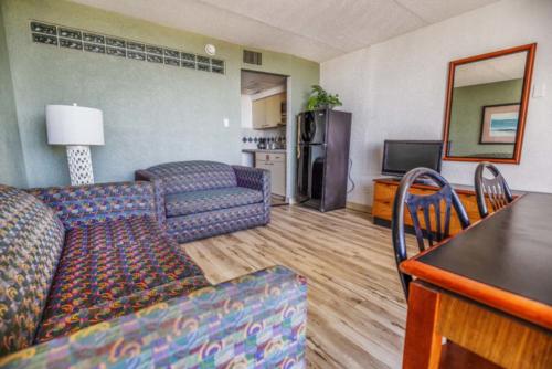 A - Oceanfront 1 Bedroom Efficiency Suite - 2 Double Beds (3)