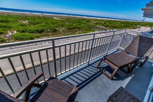 A - Oceanfront 1 Bedroom Efficiency Suite - 2 Double Beds (5)