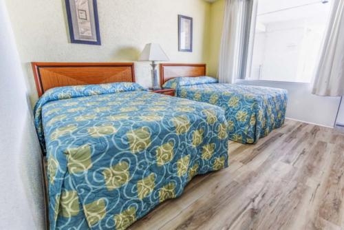 B - Oceanfront 1 Bedroom Non-Efficiency Suite - 2 Double Bed (2)