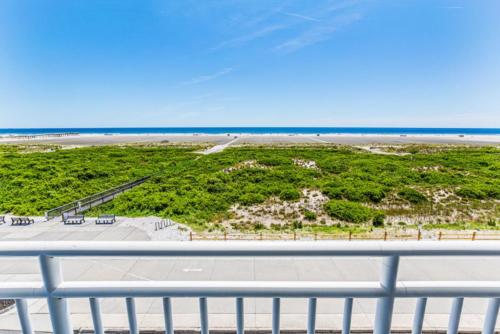 B - Oceanfront 1 Bedroom Non-Efficiency Suite - 2 Double Bed (5) (1)
