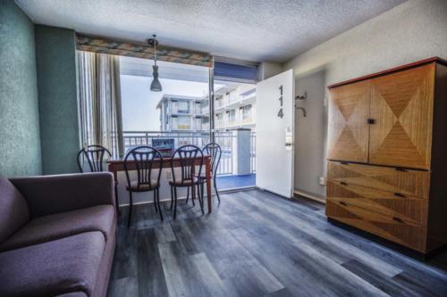 E - Pool Oceanview 1 Bedroom Efficiency Suite - 1 Queen Bed (4)